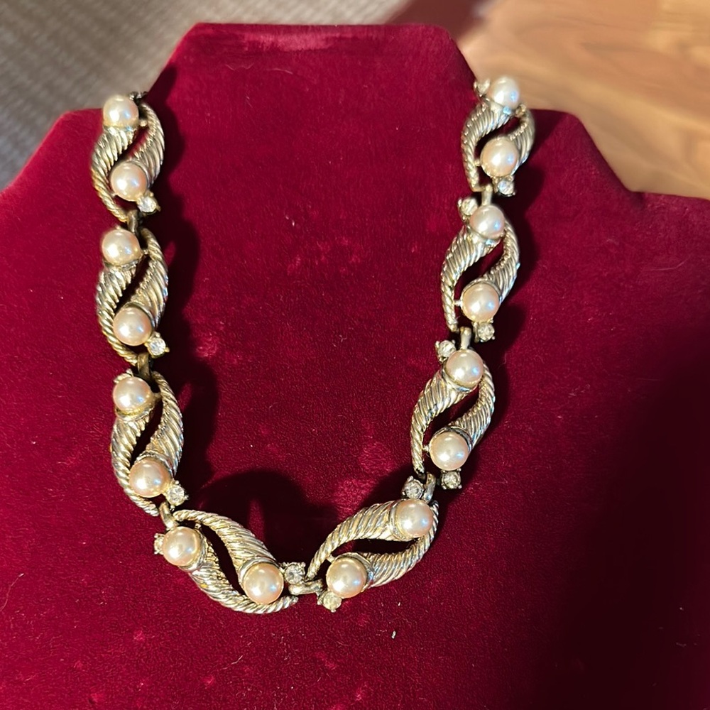 Elegant Vintage Gold and Pearl Choker
